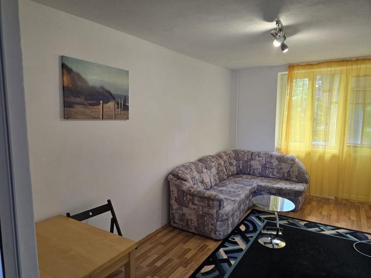 Apartament cu 2 camere decomandat în Moroasa 1