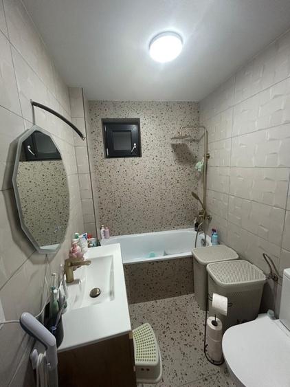 Casă individuală cu 2 camere cu Canalizare în Central