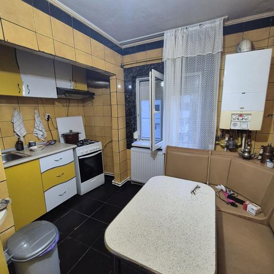 Apartament cu 3 camere decomandat în Vărsătura