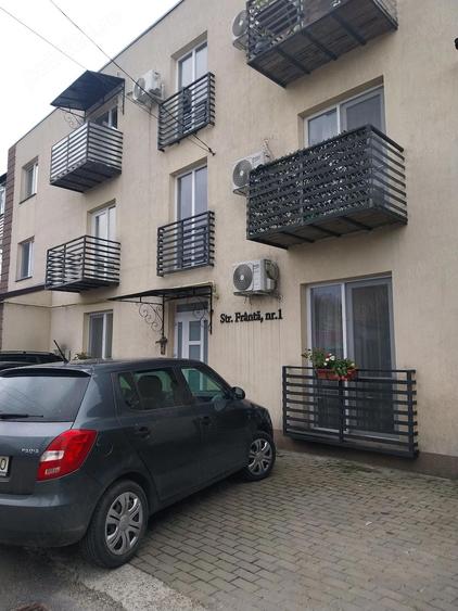 Apartament cu 2 camere semidecomandat, mobilat în Podul de Fier