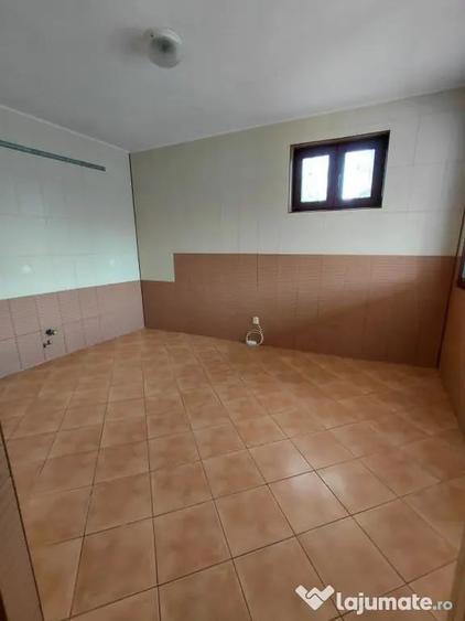 Casă cu 4 camere cu Teren 522 Mp în Central