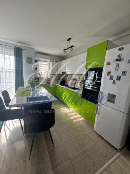 Apartament cu 3 camere semidecomandat, mobilat în Florești