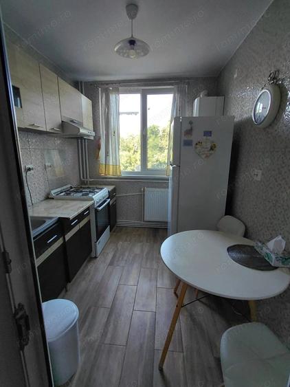 Apartament cu 3 camere semidecomandat în Țiglina 1