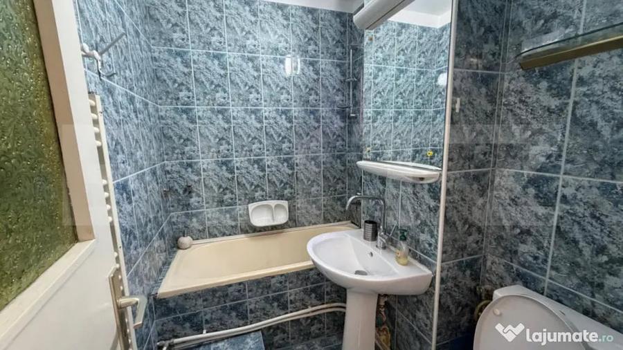 Apartament cu 3 camere decomandat în Cetate