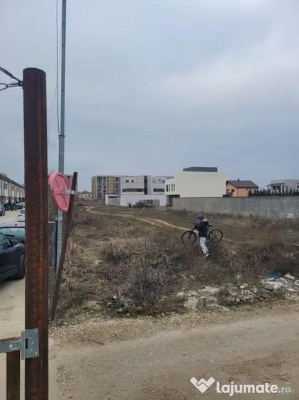 Teren de 833 mp, în Militari
