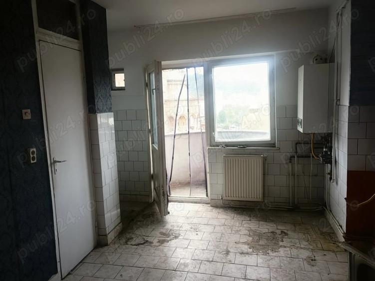 Apartament cu 2 camere decomandat în Republicii