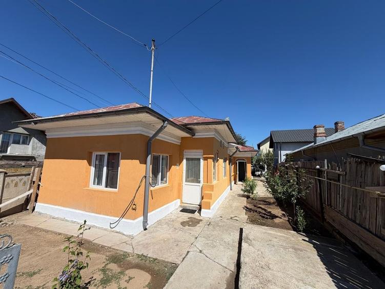 Casă individuală cu 4 camere cu Canalizare în Berceni