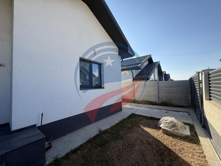 Casă individuală cu 3 camere cu Canalizare în Malu Mare