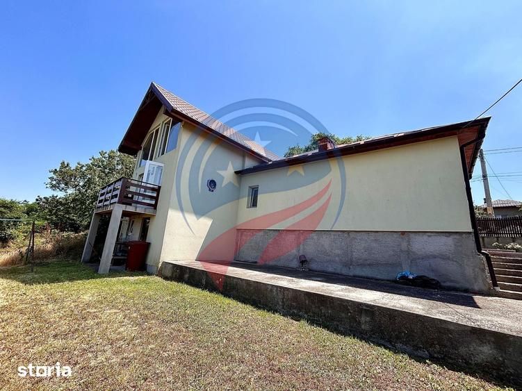 Casă cu 6 camere cu Teren 1105 Mp în Cârcea