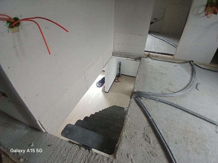 Casă cu 4 camere în Exterior Vest