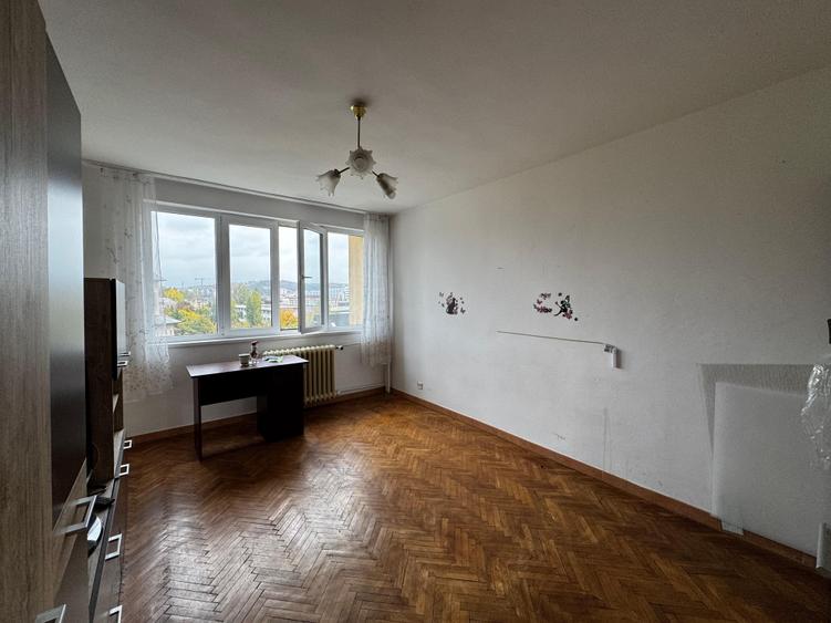 Apartament cu 2 camere decomandat în Podu Roș