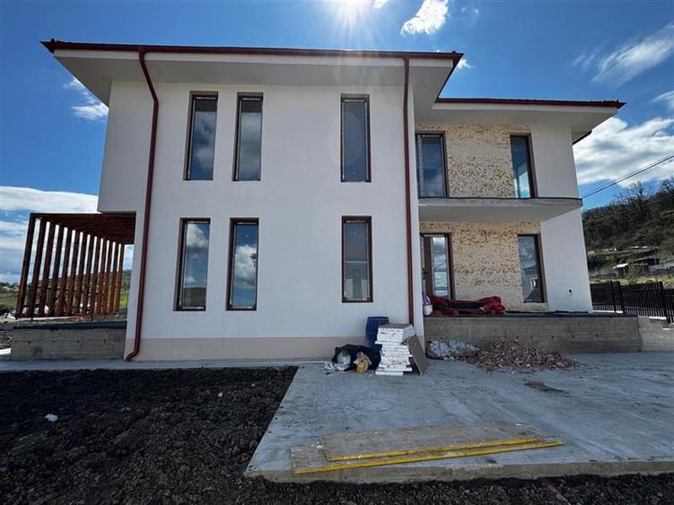 Duplex cu 4 camere cu Canalizare în Chinteni