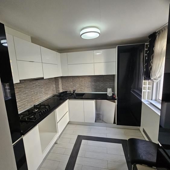Apartament cu 3 camere decomandat în Mărăței