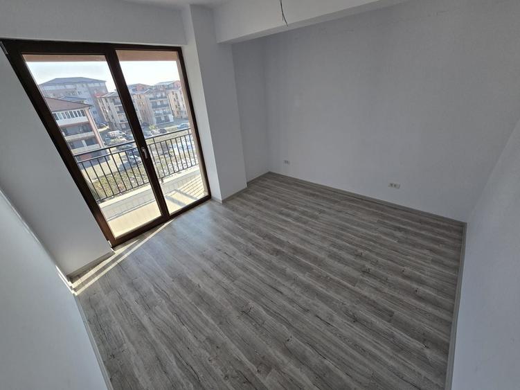 Apartament cu 2 camere decomandat în Girocului