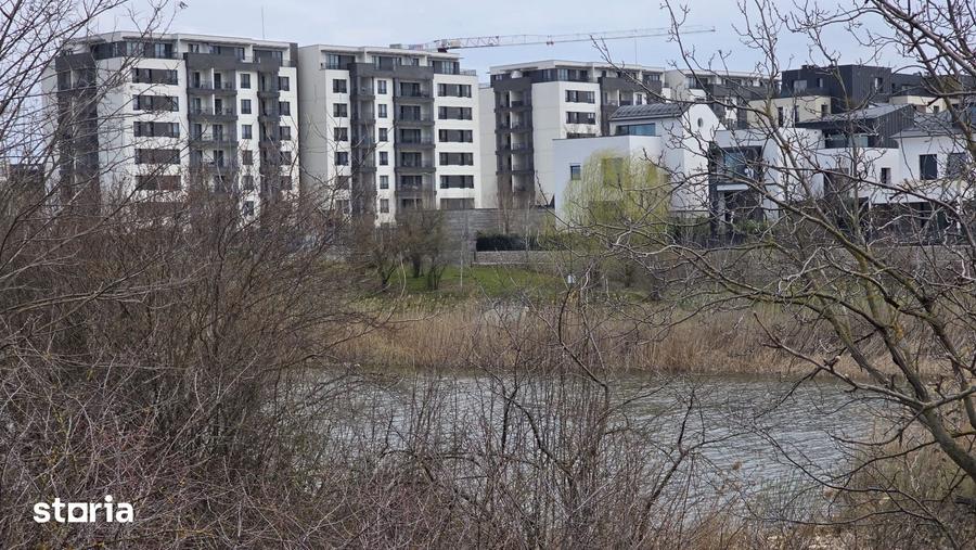 Teren de 3000 mp, în Central