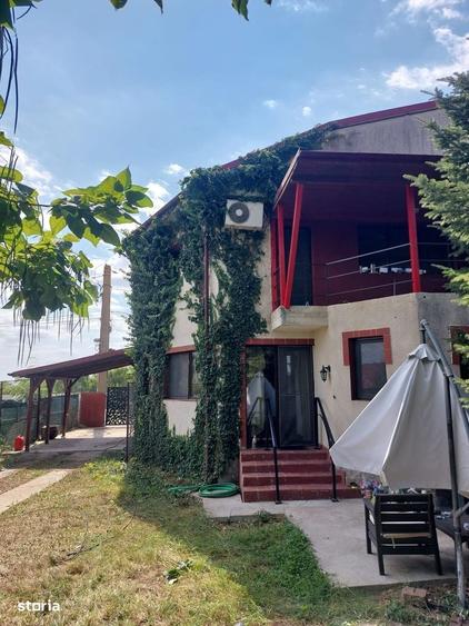 Casă cu 4 camere în Crevedia