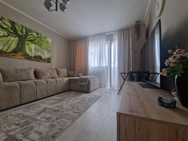 Apartament cu 3 camere decomandat în CET