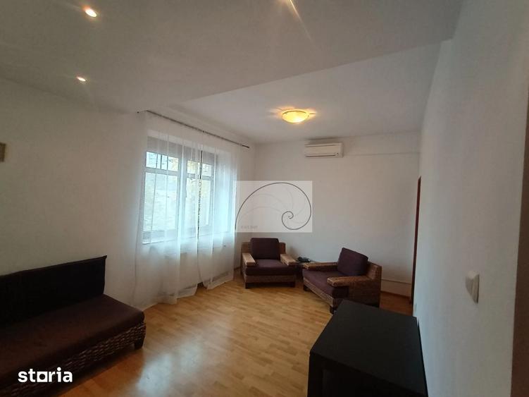 Casă cu 6 camere cu Teren 200 Mp în Moșilor