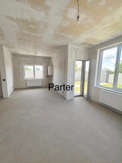 Duplex cu 4 camere cu Teren 200 Mp în Central