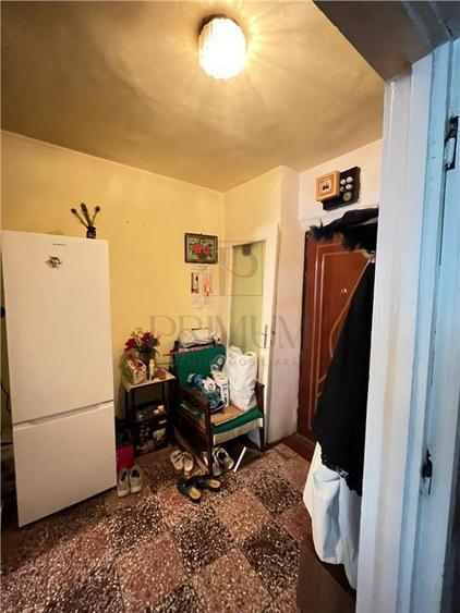 Apartament cu 2 camere semidecomandat, mobilat în Torontalului