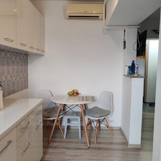 Apartament cu 2 camere decomandat în Exterior Vest