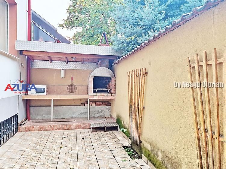 Casă individuală cu 10 camere cu Canalizare în Exercițiu