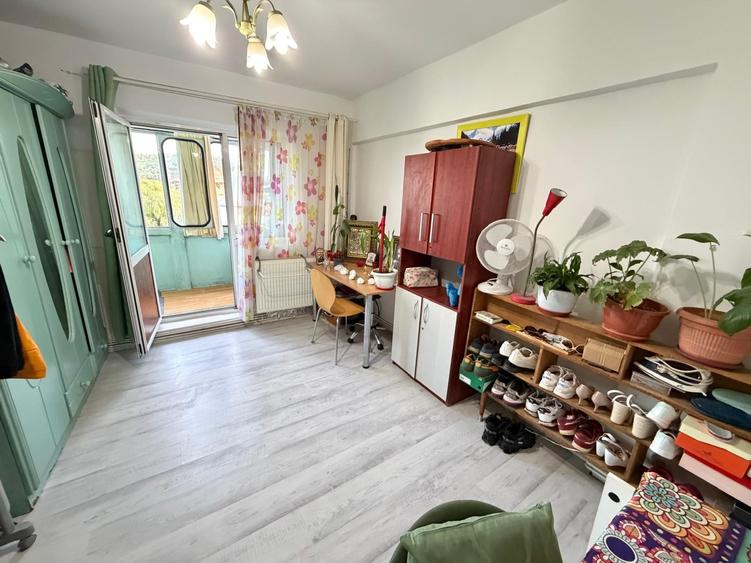3 camere 2 bai 76mp etaj intermediar bloc pe cadre zona Nicolina - 7