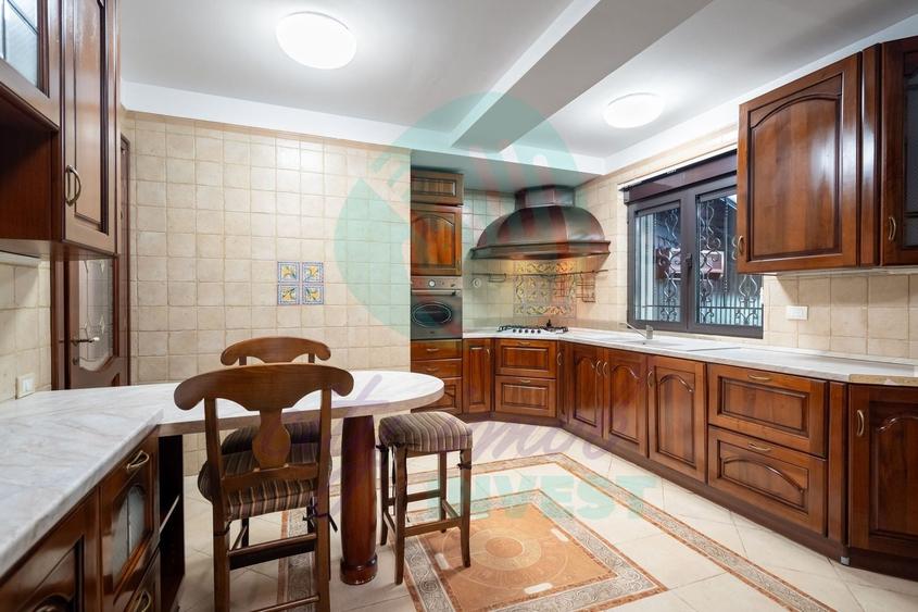 Casă individuală cu 5 camere cu Canalizare în Domenii