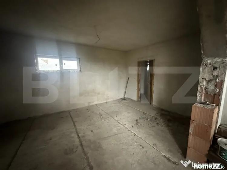 Casă cu 3 camere cu Teren 2967 Mp în Vest