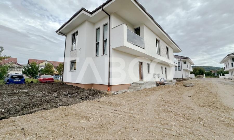 Duplex cu 4 camere cu Canalizare în Florești
