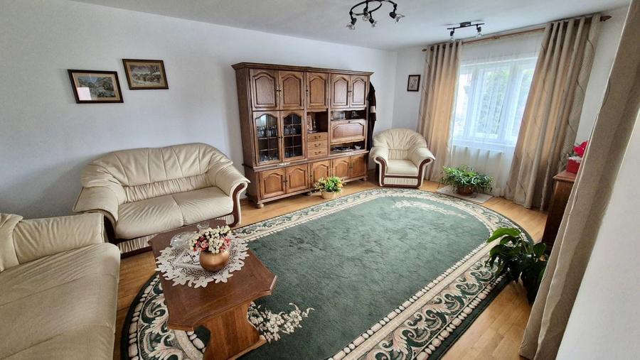 Duplex cu 4 camere cu Canalizare în Central