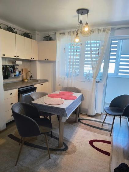 Apartament cu 3 camere semidecomandat în Central