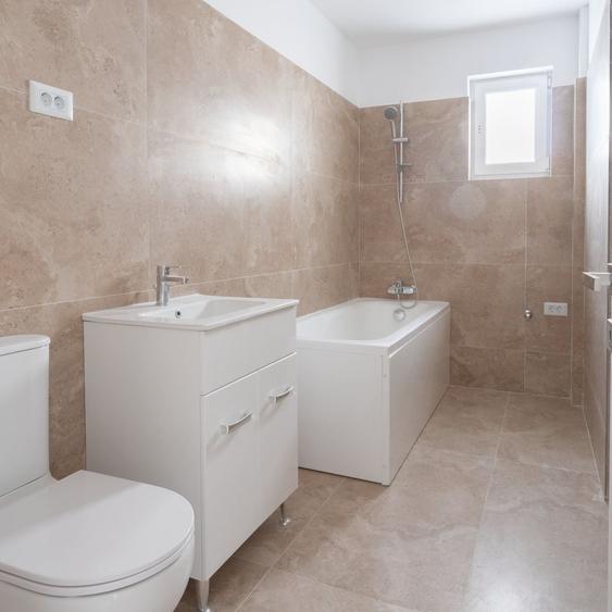 Apartament cu 3 camere decomandat în Berceni