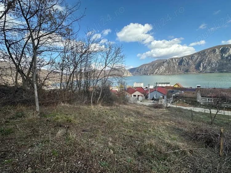 Teren de 387 mp, în Dubova