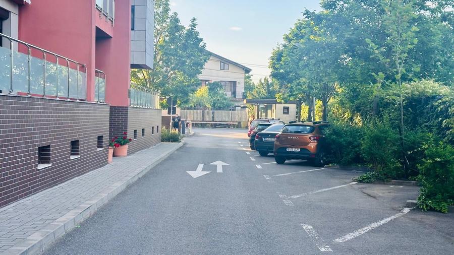 Apartament cu 3 camere semidecomandat, mobilat în Otopeni