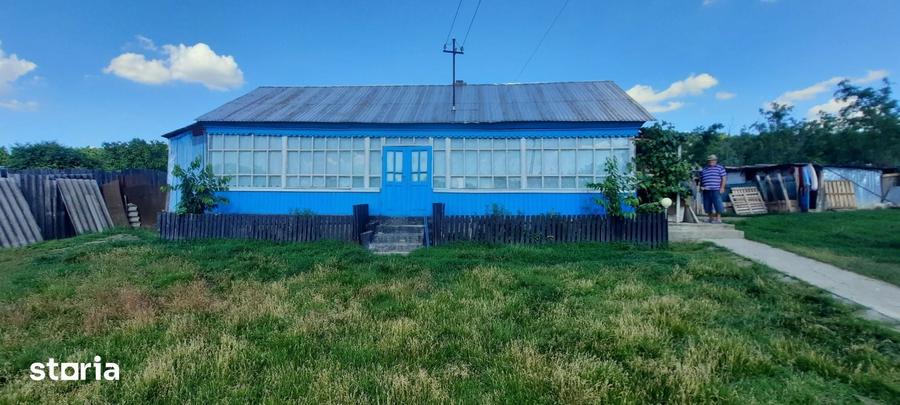 Casă cu 2 camere cu Teren 3000 Mp în Erbiceni