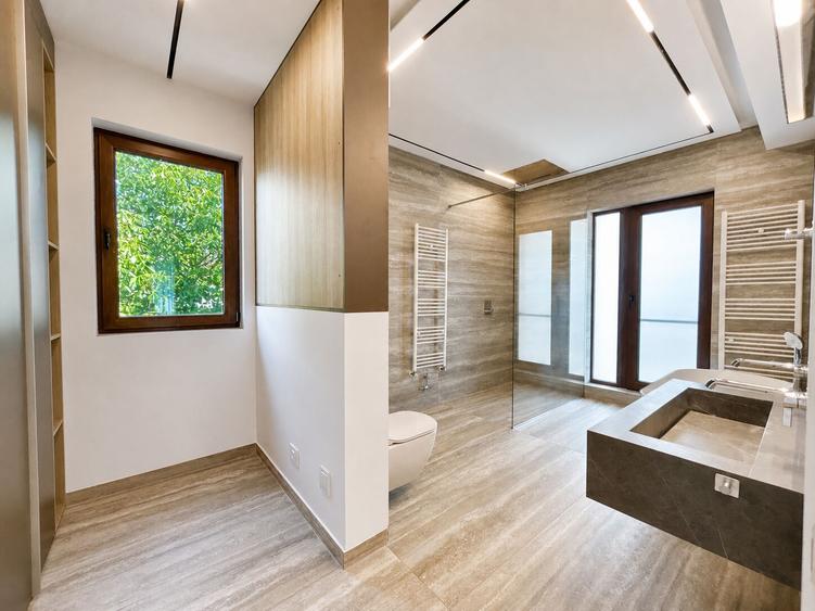 Casă individuală cu 7 camere cu Piscina în Iancu Nicolae