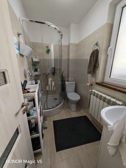 Casă individuală cu 5 camere cu Canalizare în Est