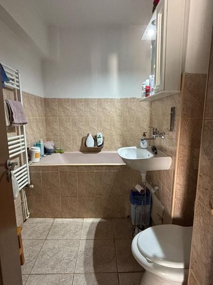 Apartament cu 3 camere decomandat în Micro 17