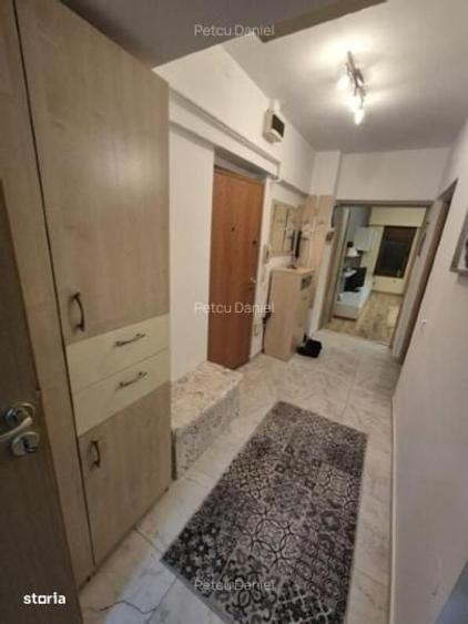 Apartament cu 3 camere semidecomandat în Sat Vacanță
