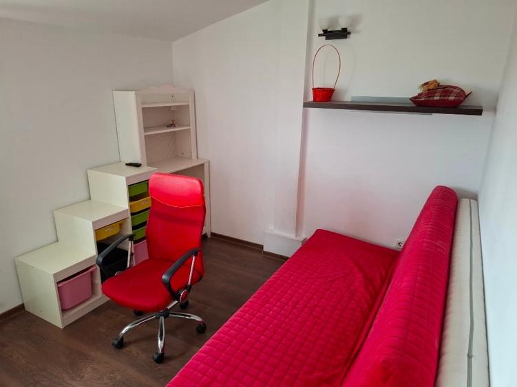 Apartament cu 3 camere semidecomandat, mobilat în Străulești