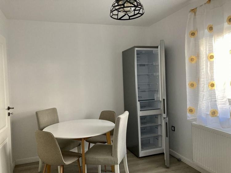 Apartament cu 3 camere semidecomandat în Central