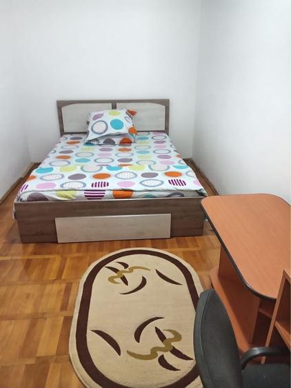 Apartament cu 2 camere semidecomandat în Craiovița Nouă