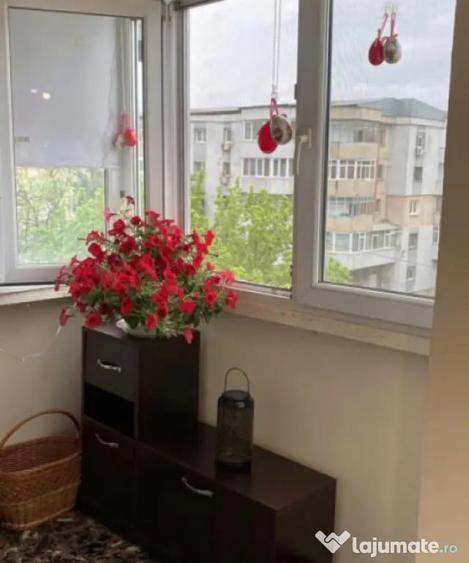 Apartament cu 3 camere decomandat în 1 Mai