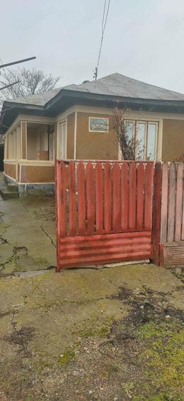 Casă cu 4 camere cu Teren 1520 Mp în Glodeanu Sărat