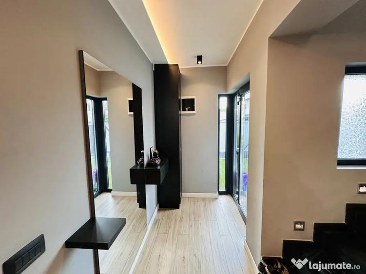 Casă cu 4 camere cu Piscina în Roșu