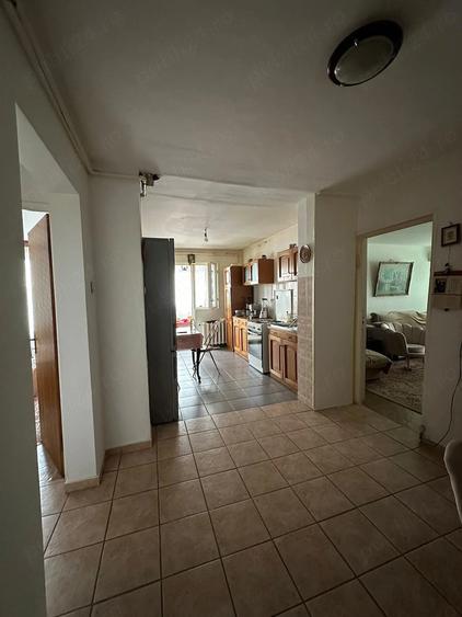 Apartament cu 4 camere decomandat în Rahova