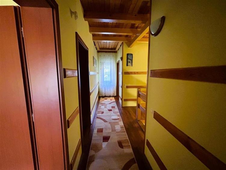 Casă individuală cu 4 camere cu Canalizare în Piatra Arsă