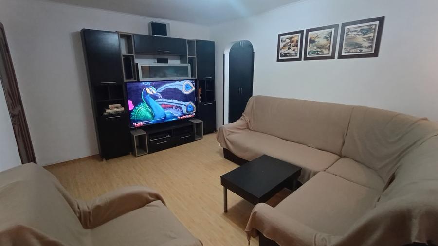 Apartament cu 2 camere semidecomandat în Km 4-5