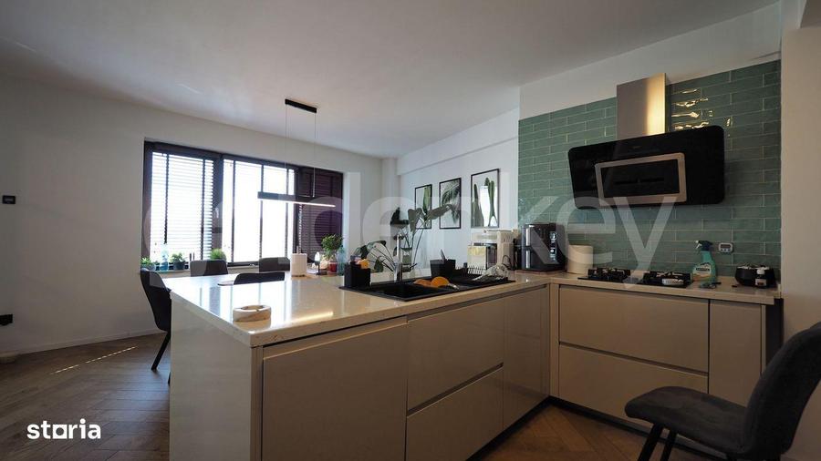 Apartament cu 4 camere, mobilat în Tei